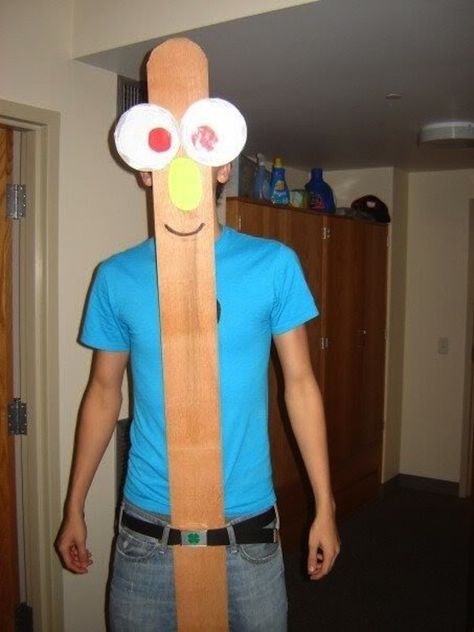 Stick Stickley: | 27 Halloween Costumes That Your Childhood Self Would Be Proud Of Halloween Costume Hacks, Funny Diy Costumes, Crazy Halloween Costumes, Punny Halloween Costumes, Kostum Halloween, Light Halloween, 90s Halloween, Halloween Express, Homemade Costumes