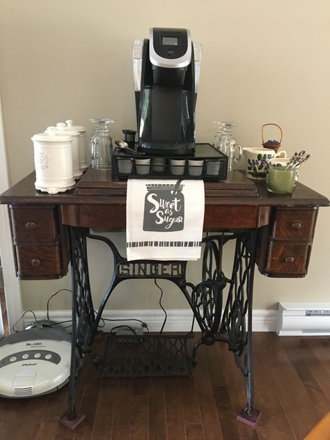 Old Sewing Machine Table Repurposed Coffee Bar, Sewing Machine Coffee Bar, Singer Sewing Machine Repurposed, Kitchen Table Small Space, Repurposed Crib, Antique Sewing Machine Table, Old Sewing Machine Table, Recycle Decor, Vintage Sewing Table