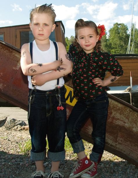 Rockabilly Couple, Rockabilly Kids, Mode Rockabilly, Rockabilly Party, Rockabilly Baby, Couple With Baby, Rockabilly Wedding, Stay At Home Mum, Look Rock