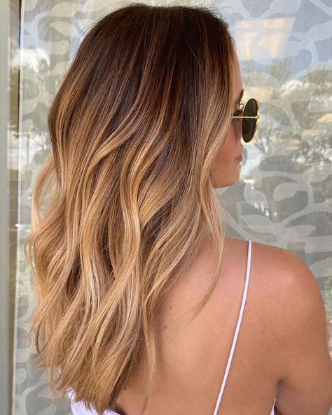 Mallery Share’s Instagram profile post: “Brunette with a honey blonde balayage. Perfect balance of warm and neutral tones 😎☀️ SUN-KISSED” Blonde Hair Color Balayage, Rose Gold Hair Blonde, Honey Blonde Balayage, Light Brown Balayage, Honey Balayage, Honey Blond, Honey Hair Color, Ash Blonde Hair Colour, Honey Brown Hair