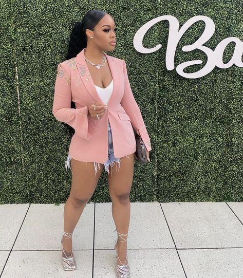 Blazer Baddie Outfits, Blazer Shorts Outfit Classy, Baddie Blazer Outfit, Shorts And Blazer Outfit Classy, Outfit Ideas Winter Casual, Outfit Ideas Fall Casual, Realtor Fashion, Blazer And Shorts Outfit, Outfit Ideas Summer Casual