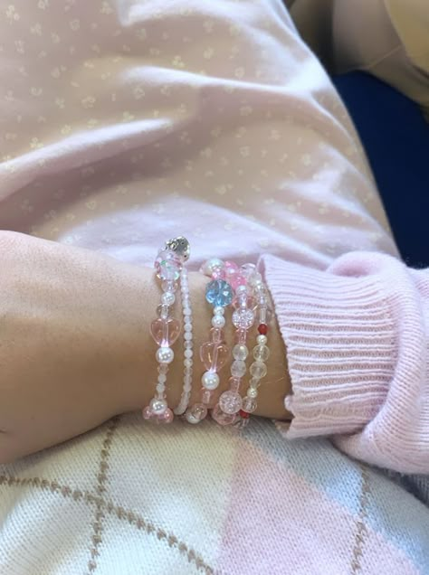 Beaded Bracelets Aesthetic, Bracelets Aesthetic, Pink Bracelets, Knotted Jewelry, Crystal Bead Jewelry, Beading Jewelery, Beads Bracelet Design, Beaded Anklets, Girly Jewelry