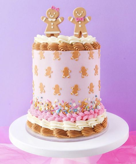 Gingerbread Theme Birthday Cake, Gingerbread Man Birthday Cake, Gingerbread Birthday Cake, Pink Christmas Cake, Christmas Cakes Ideas, Vintage Christmas Cake, Lavender Christmas, Grinch Cake, Peppermint Cake