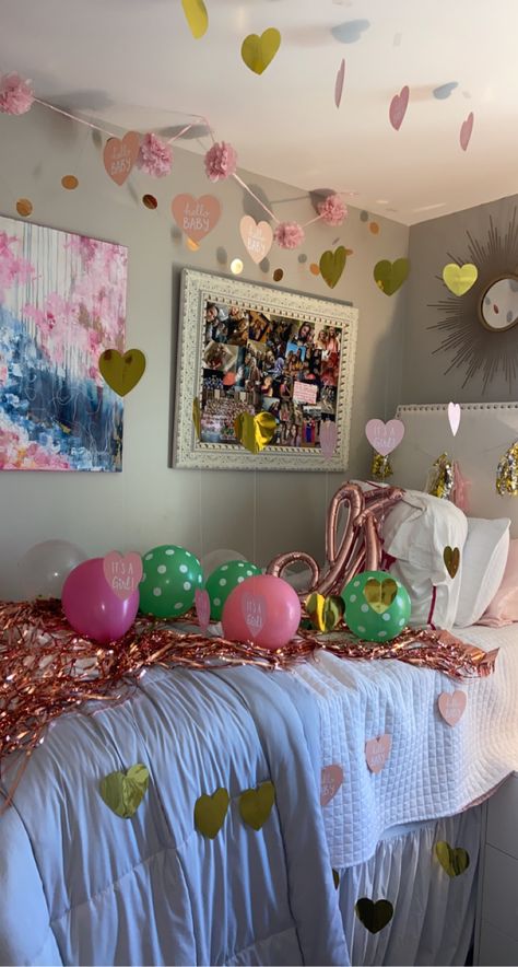 Big Little Bed Decorating, Big Little Room Decorations Sorority, Big Little Room Decorations, Big Little Bed Decorating Sorority, Sorority Bedroom, Sorority Activities, Sorority Baskets, Big Lil Gifts, Bday Surprise