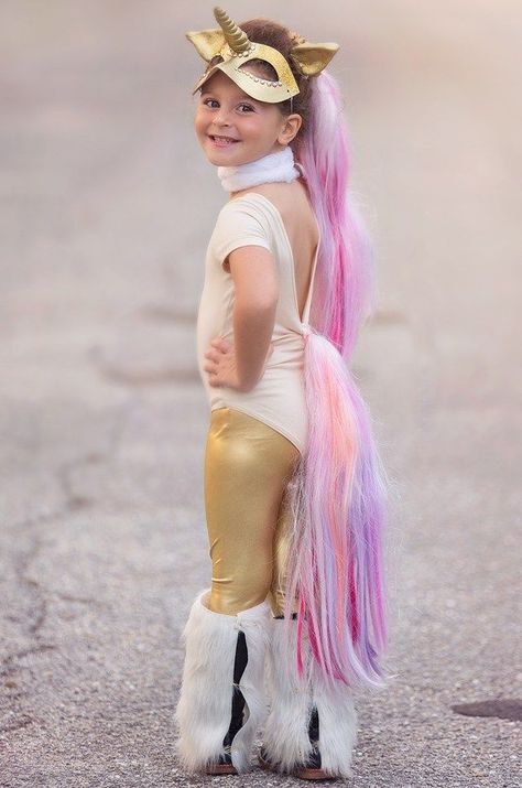 Disfraz de unicornio para niña en forma de body rosado y pantalón dorado, cola y pelo rosa con antifaz de unicornio Unicorn Costume Kids, Unicorn Diy, Unicorn Halloween Costume, Kostuum Halloween, Carnaval Costume, Diy Kostüm, Holloween Costume, Hallowen Costume, Unicorn Halloween