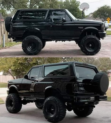 Blacked Out Bronco, 1968 Ford Mustang Fastback, Bronco Truck, Big Ford Trucks, Chevy Traverse, Classic Ford Broncos, Black Truck, Old Ford Trucks, Dream Cars Jeep