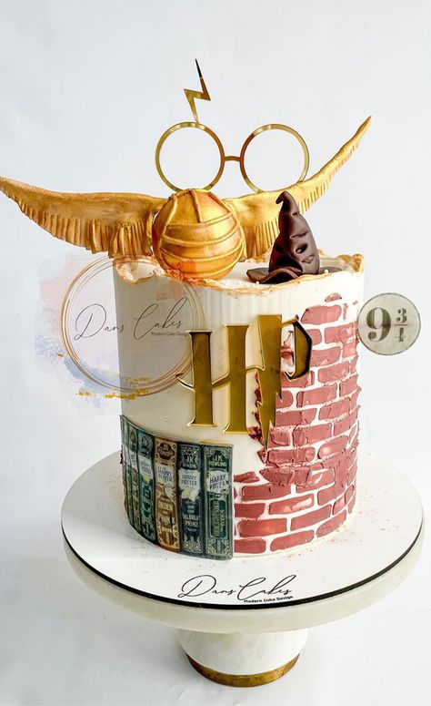 Harry Potter birthday cake, Harry Potter cake, Harry Potter theme cake, Harry Potter cake ideas Birthday Cake Harry Potter, Hogwarts Cake, Harry Potter House Decor, Harry Potter Cake Ideas, Harry Potter Theme Cake, Harry Potter Mirror, Harry Potter Birthday Cake, Potter House, Mirror Cake