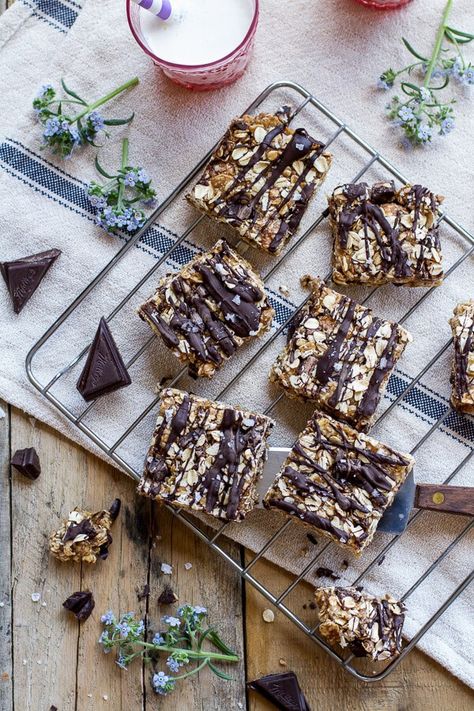 Healthy No-Bake Salted Dark Chocolate Chunk Oatmeal Cookie Bars. - Half Baked Harvest Cookie Squares, Oatmeal Cookie Bars, Almond Meal, Baking Recipes Cookies, Chocolate Oatmeal, Oatmeal Cookie, Roasted Cashews, Oatmeal Cookie Recipes, Oatmeal Bars