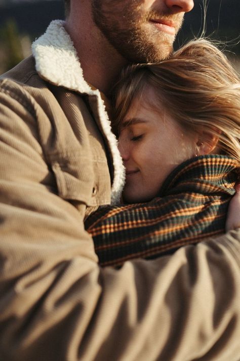 Wheel Barrow Photoshoot, Nontraditional Engagement Photos, November Engagement Photos, Cabin Engagement Photos, Photoshoot Ideas For Boyfriend, Cascade Locks Oregon, Winter Couples Photoshoot, November Mood, Shooting Couple