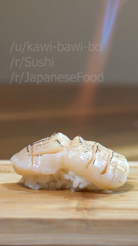 Scallop Sashimi, Scallop Sushi, Yuzu Kosho, Seafood Ramen, Scallops Seared, Sushi Recipes, Nikko, Sapporo, Fish And Seafood