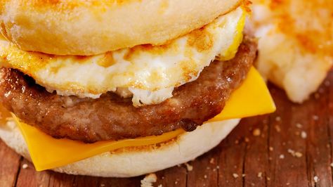 Recipes To Freeze, Breakfast Egg Recipes, Jimmy Dean Breakfast Sandwiches, Breakfast Sausage Casserole, Breakfast Sandwiches Frozen, Freezer Sandwiches, Diy Breakfast, Breakfast Sandwich Recipes, Sausage Sandwiches