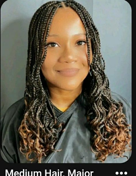 Short Braids With Curled Ends, Shoulder Length Box Braids With Curls, Knotless Braids With Water Wave Hair, Middle Length Braids, Short Curled Box Braids, Braids Shoulder Length, Braided Bob Box Braids Shoulder Length, Box Braids Hairstyles Shoulder Length, Box Braids Mid Length