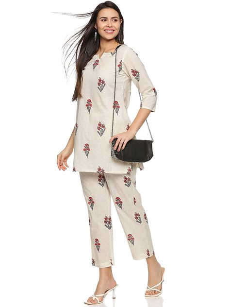 Night Suit For Women, Office Wear Women, Pyjama Sets, Floral Pajamas, Girl Attitude, Night Suit, Comfortable Tops, Suit Set, Kurti Designs