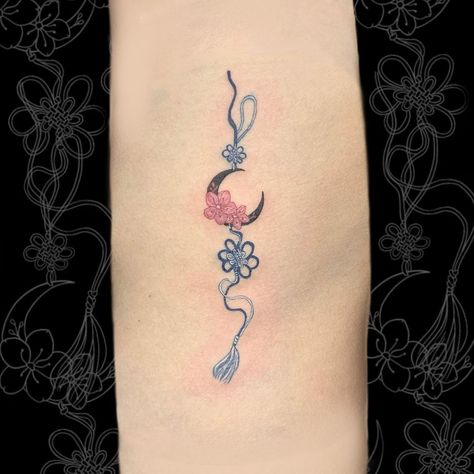 Korean Norigae Tattoo, Simple Asian Tattoo, Korean Cottagecore, Norigae Tattoo, Vietnamese Tattoo, Korea Tattoo, Vietnam Tattoo, Henna Style Tattoos, Tattoo 2024