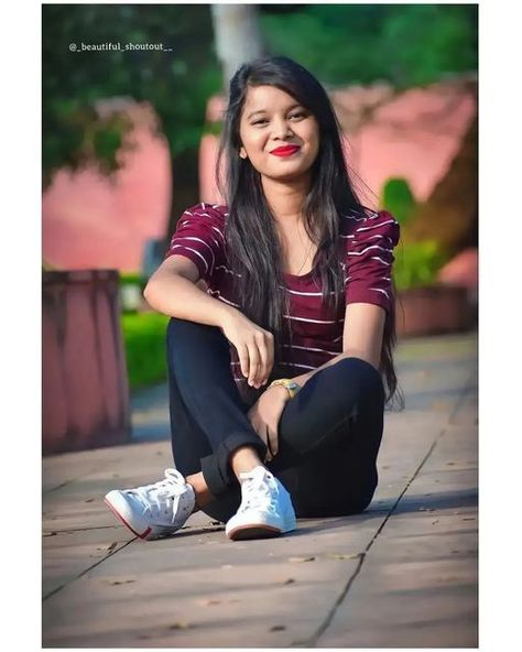 Nagpuri Photo Thumbnail, Nagpuri Photo, Simple Girl Outfits, Indian Bride Photography Poses, Men Fashion Photoshoot, Diwali Photos, New Photo Style, Sisters Photoshoot, Best Poses For Photography