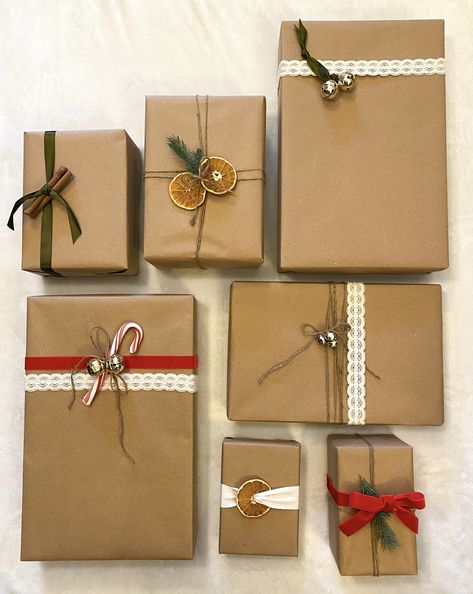 Christmas Present Wrapping Ideas Brown Paper, Butcher Paper Christmas Wrapping, Brown Wrapping Paper Ideas, Brown Christmas Wrapping Paper, Christmas Gift Ribbon, Brown Paper Package, Brown Paper Wrapping, Christmas Present Boxes, Kawaii Crafts