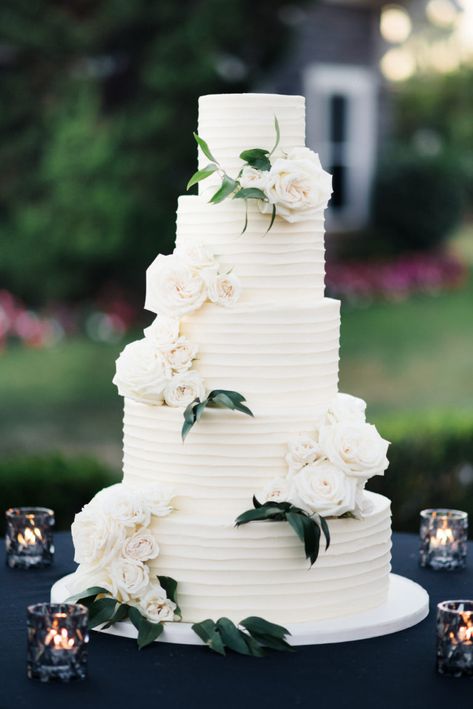 Keeley and Patrick’s Chic Black Tie Wedding at the Montage in Laguna Beach - Jana Williams Photography Blog Modern Wedding Cake Table, Montage Laguna Beach, Big Wedding Cakes, Black Wedding Cakes, Beach Wedding Cake, Wedding Cake Table, Simple Wedding Cake, Wedding Cake Stands, Modern Wedding Cake