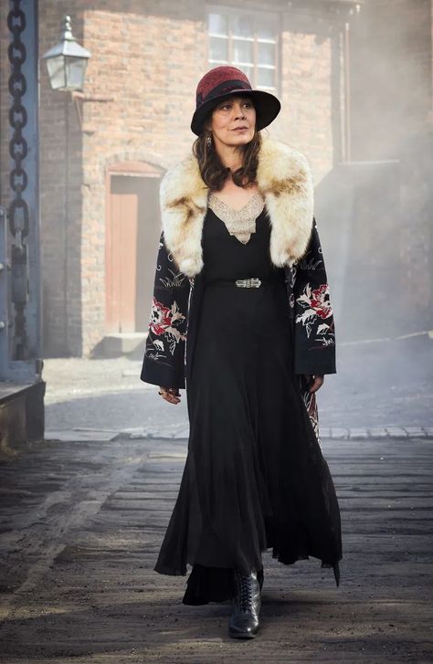 Costuming Polly Gray from Peaky Blinders – Red Shoes. Red Wine. Peaky Blinders Fashion Women, Peaky Blinders Women Fashion, Aunt Polly Peaky Blinders, Peaky Blinders Fancy Dress, Peaky Blinders Outfit, Peaky Blinders Fashion, Peaky Blinders Dress, Costume Peaky Blinders, Aunt Polly