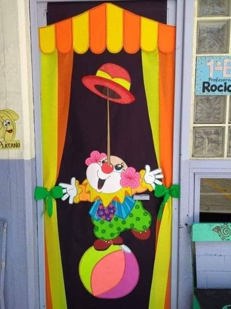 Clown Door Decoration, Circus Theme Crafts, Classroom Door Decorations, Girls Valentines Boxes, Clown Crafts, Carnival Crafts, Circus Crafts, 50 Party, Owl Valentines