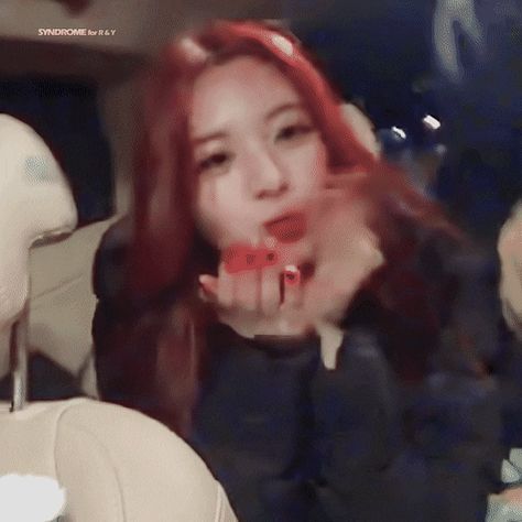 Yuna Gif Itzy, Dc Pfp, Gif Kpop, Meme Gif, Kpop Gif, Candy Theme, Kpop Gifs, Whisper Confessions, Girl Icons