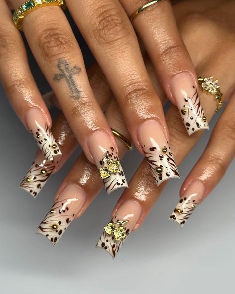 𝑺𝒂𝒏 𝑫𝒊𝒆𝒈𝒐 𝑵𝒂𝒊𝒍 𝑻𝒆𝒄𝒉💟 | cheetah x zebra print🐆🫧 ib @alithenailtech #sandiegonailtech #nailsofinstagram #nailinspo #viralnails #animalprintnails #summernails… | Instagram Zebra Print Nails, Cheetah Print Nails, Elegant Casual Dress, Cheetah Nails, Hard Nails, Girly Acrylic Nails, Print Nails, Classy Acrylic Nails, Animal Print Nails