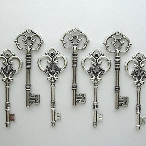 Mixed Set of 20 Extra Large Skeleton Keys in Antique Silver - Set of 20 Keys (2 Styles) - 3 1/4" Keys Nesting Nomad http://smile.amazon.com/dp/B00M7AQK4G/ref=cm_sw_r_pi_dp_qxwxwb01KPMP0 Key Wall Decor, Foam Carving, Bride To Be Banner, Gold Glitter Heart, Vintage Skeleton Keys, Bridal Shower Banner, Skeleton Keys, Detailed Coloring Pages, Vintage Wedding Decorations