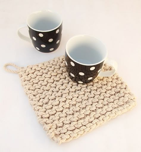 Cotton Cord Knit Pot Holder, Macrame Pot Holder Hot Pads, Knit Pot Holder, Rope Pot Holder Diy, Pot Holder Knitting Pattern, Macrame Hot Pads, Knitted Pot Holders Free Pattern, Knitted Pot Holders, Macrame Pot Holder