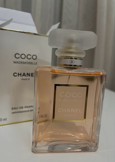 Mademoiselle Perfume, Perfume Chanel, Chanel Fragrance, Coco Chanel Mademoiselle, Chanel Perfume, Body Sprays, Coco Mademoiselle, Afghan Dresses, Perfume Scents