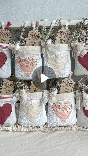 Ideas Dia Del Amigo Para Vender, Dia Del Amigo Ideas Originales, Dried Florals, Sweet Love, Which One Are You, Love Is Sweet, Canning, Floral, Tela