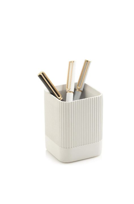 Aesthetic Pen Holder For Your Desk - The Perfect Modern Concrete Pencil Holder Easily Organizes All Pens and Desk Accessories - A Cute Natural Design And Must Have Pen Cup For Your Office Decor Pen Storage Desk, Aesthetic Pen Holder, Desk Pencil Holder, Thrift List, Pen Holder For Desk, Elegant Pens, Skin Care Basics, Pen Pot, Room Items