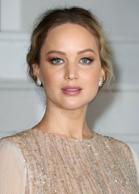 Jennifer Lawrence Eyebrows, Jennifer Lawrence Eye Makeup, Jennifer Lawrence Makeup Looks, Blue Eyed Celebrities, Jennifer Lawrence Eyes, Jennifer Lawrence Makeup, Lawrence Jennifer, Brunette Celebrities, Jennifer Laurence