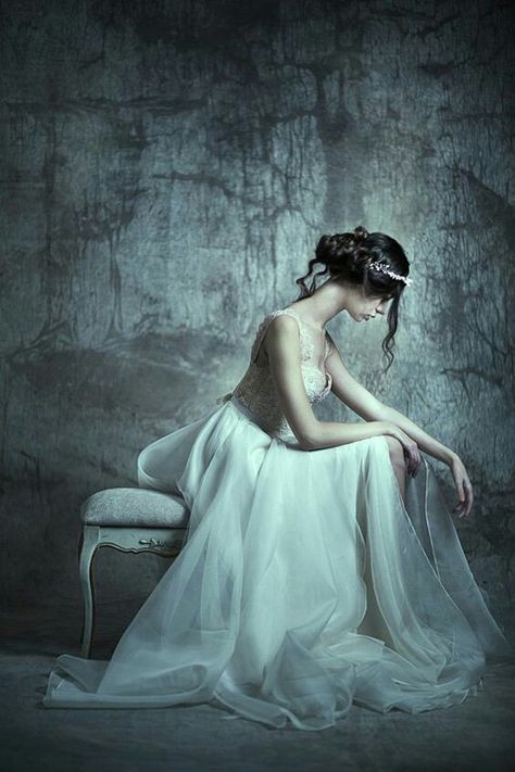 Emily Soto Photography, Emily Soto, Fantasy Princess, Hur Man Målar, 다크 판타지, Fantasy Photography, Foto Poses, 인물 사진, A Chair