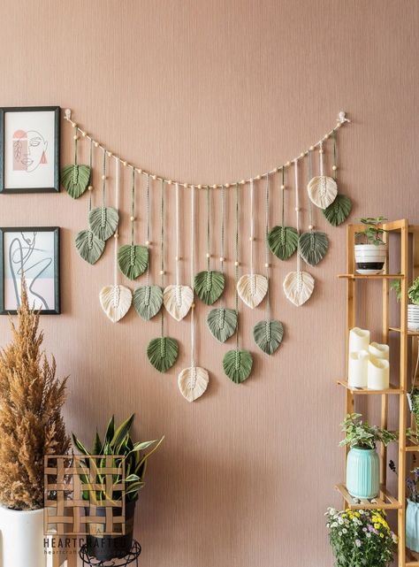 Above Bed Decor Boho, Diy Slinger, Macrame Feather Wall Hanging, Leaves Garland, Boho Christmas Decor, Wall Art Above Bed, Feather Wall Hanging, Art Above Bed, Bohemian Wall Decor