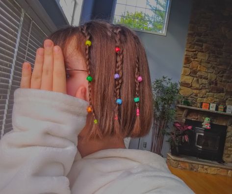 Hair Beads Short Hair, Beads In Short Hair, Braided Bangs Short Hair, Beads In Straight Hair, Short Hair Beads, Holi Hairstyles, Short Hair With Beads, Braid Hairstyles With Bangs, Hair Beads Hairstyles