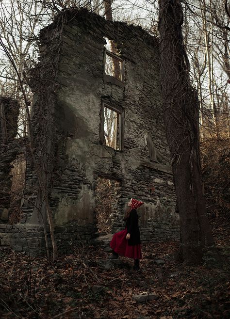 A girl in a black coat with a mushroom hood stands amidst crumbling ruins in the middle of the winter forest Ruins Photoshoot, Grungy Aesthetics, Unseen Photography, Tell Me Something About Yourself, Forest Ruins, Dark Devil, Dog Shopping, Aesthetic Mushroom, Music To Listen