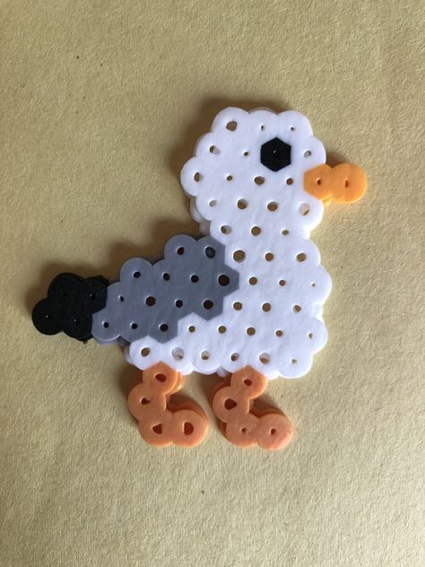 Seagull Perler Bead Patterns Star Board, Bee Pearler Beads, Melty Bead Animals, Bead Art Ideas Easy, Perler Beads Ideas Easy Cute Animals Small, Ironing Beads Ideas Easy, Pearl Bead Art Ideas, Perler Bead Art Disney, Melty Beads Ideas Cute