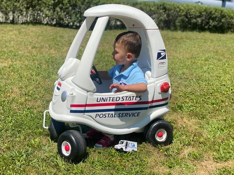 Cozy Coupe USPS Mail Truck Makeover ⋆ Mimosas and Motherhood Cozy Coupe Mail Truck, Custom Cozy Coupe, Cozy Coupe Makeover Boys, Mailbox Cardboard, Thumbprint Birds, Valentine Mailbox Craft, Diy Valentine's Mailbox, Spring Kids Art, Car Makeover