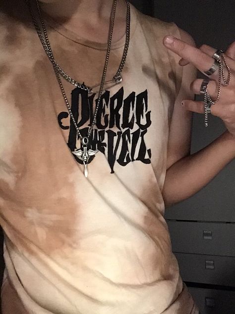 Bleached Shirt Ideas Grunge, Diy Band Tee, Diy Band Shirt, Pierce The Veil Shirt, Alt Clothes Diy, Sick Fits, 2023 Vibes, Emo Band, Thrift Inspo