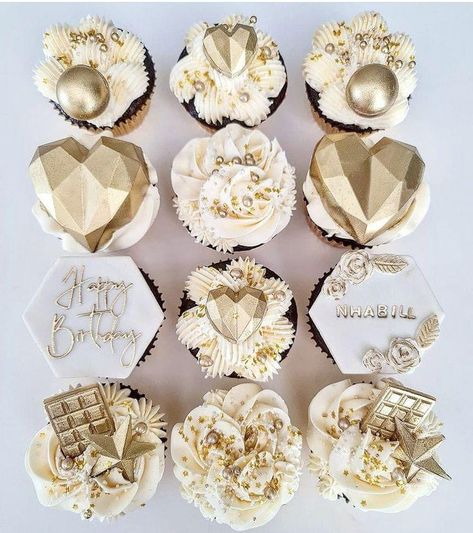 Pretty Cupcakes Designs, New Year's Cupcakes, Mothers Days, Dessert Box, Gold Cupcakes, Fancy Cupcakes, Pink Food, Pretty Cupcakes, New Year's Cake