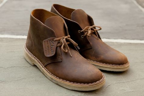 Camping Boots, Footwear Ideas, Clarks Shoes Mens, Gordon Levitt, Clarks Desert Boot, Joseph Gordon, Clarks Wallabees, Fresh Dress, Famous Outfits