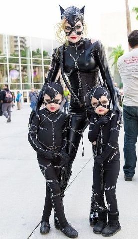 Girls Catwoman Costume, Catwoman Costume Kids, Catwoman Costumes, Catwoman Costume, Cosplay Kids, Catwoman Cosplay, Cat Women, Cat Woman, Disney Cosplay