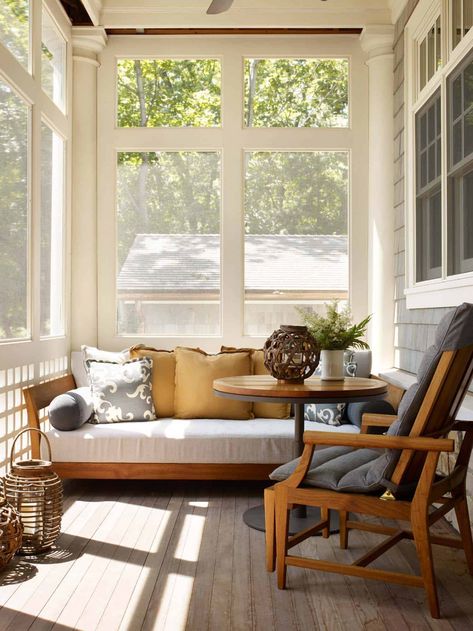 45 Amazingly cozy and relaxing screened porch design ideas Small Conservatory Interiors, Small Sunroom Designs, Modern Sunroom, Front Porch Seating, Cozy Sunroom, Conservatory Interior, Small Sunroom, Porch Design Ideas, Enclosed Porch