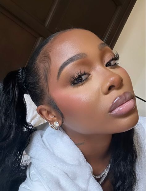 Natural Glam Makeup Black Women, Glamour Makeup Looks, Natural Bob, Light Makeup Looks, Makeup Black Women, Soft Makeup Looks, Pretty Makeup Looks, Makeup For Black Skin, Brown Skin Makeup