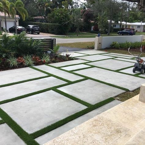 Concrete Backyard, Pavers Backyard, Driveway Landscaping, Modern Backyard, Outdoor Gardens Design, Yard Design, Diy Landscaping, Concrete Patio, Front Yard Landscaping Design