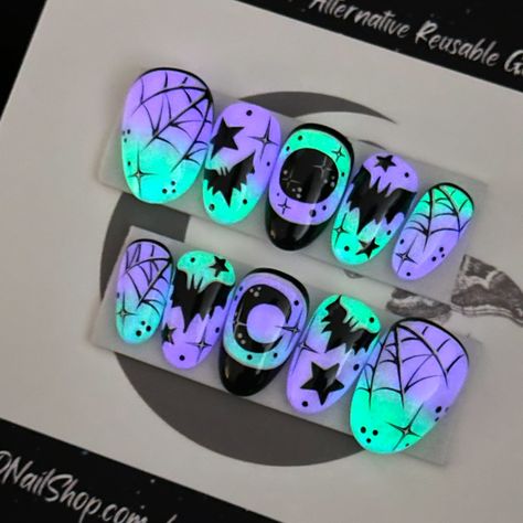 Who needs a flashlight when your nails are this lit? Shine on, spooky friends! 💚🦇✨💜 Witching Hour on Après Short Round 🥺💅🏻 ⁣ .⁣ .⁣ .⁣ .⁣ .⁣ #glowinthedarknails #glownails #lovebats #spiderwebnails #batsnails #spookyszn #boo #gothnailsofinstagram #halloweenmanicure #spookyseason #moonandstars #purplenails #shortnails #halloweennailsdesign #halloweennails #shortpressons #halloweennailart #spookynails #nailartist #pressonnailset #halloweenideas #glowinthedarknails💅 #happyhalloween #batnails #gl... Halloween Nails Glow In Dark, Bat Nails, Halloween Manicure, Beauty Nails Design, Halloween Paper Crafts, Goth Nails, Glow Nails, Halloween Nail Art, Dream Nails