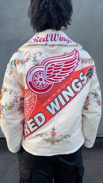 Kevin Leonel on Instagram: "@detroitredwings cross stitch jacket 🏒💐" Cross Stitch Jacket, Stitch Jacket, Patchwork Sweatshirt, 2023 Fashion, Red Wings, Outfit Inspirations, Cross Stitch, Street Wear, Sweatshirts