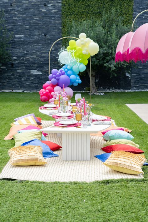 Summer birthday picnic party!!  #SUMMER #TROPICAL #BIRTHDAY #PICNIC #POOLPARTY Colorful Summer Party, Birthday Picnic Party, Rainbow Picnic, Summer Backyard Parties, Playground Party, Birthday Party At Park, Kids Picnic, Birthday Picnic, Park Birthday