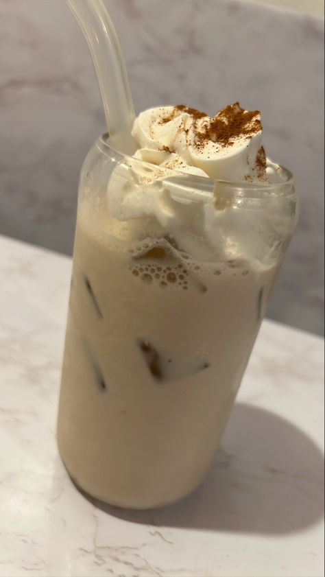 Ice coffee at home made with clean ingredients. Coffee At Home Aesthetic, Ice Coffee At Home, Ice Chocolate Drink, Homemade Iced Coffee, Ice Latte, Iced Coffee At Home, Drink Aesthetic, Coffee At Home, Ice Coffee