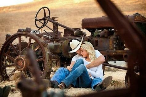 My Love Photo, Country Photography, Country Couples, Wedding Engagement Pictures, Country Engagement, Farm Photo, Old Tractors, Pictures Poses, Couples Photo