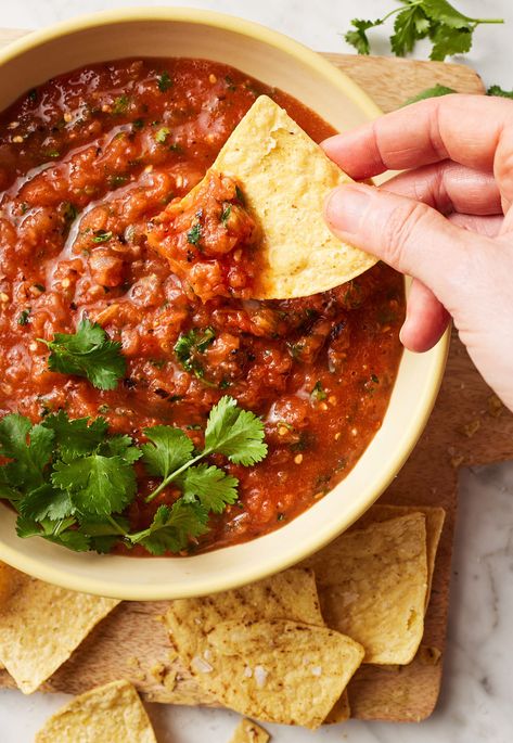 Salsa Roja - Love and Lemons Types Of Salsa, Salsa And Chips, Restaurant Style Salsa Recipe, Homemade Chili Powder, Slow Cooker Barbacoa, Eggplant Caponata, Salsa Guacamole, Homemade Salsa Recipe, Best Guacamole Recipe